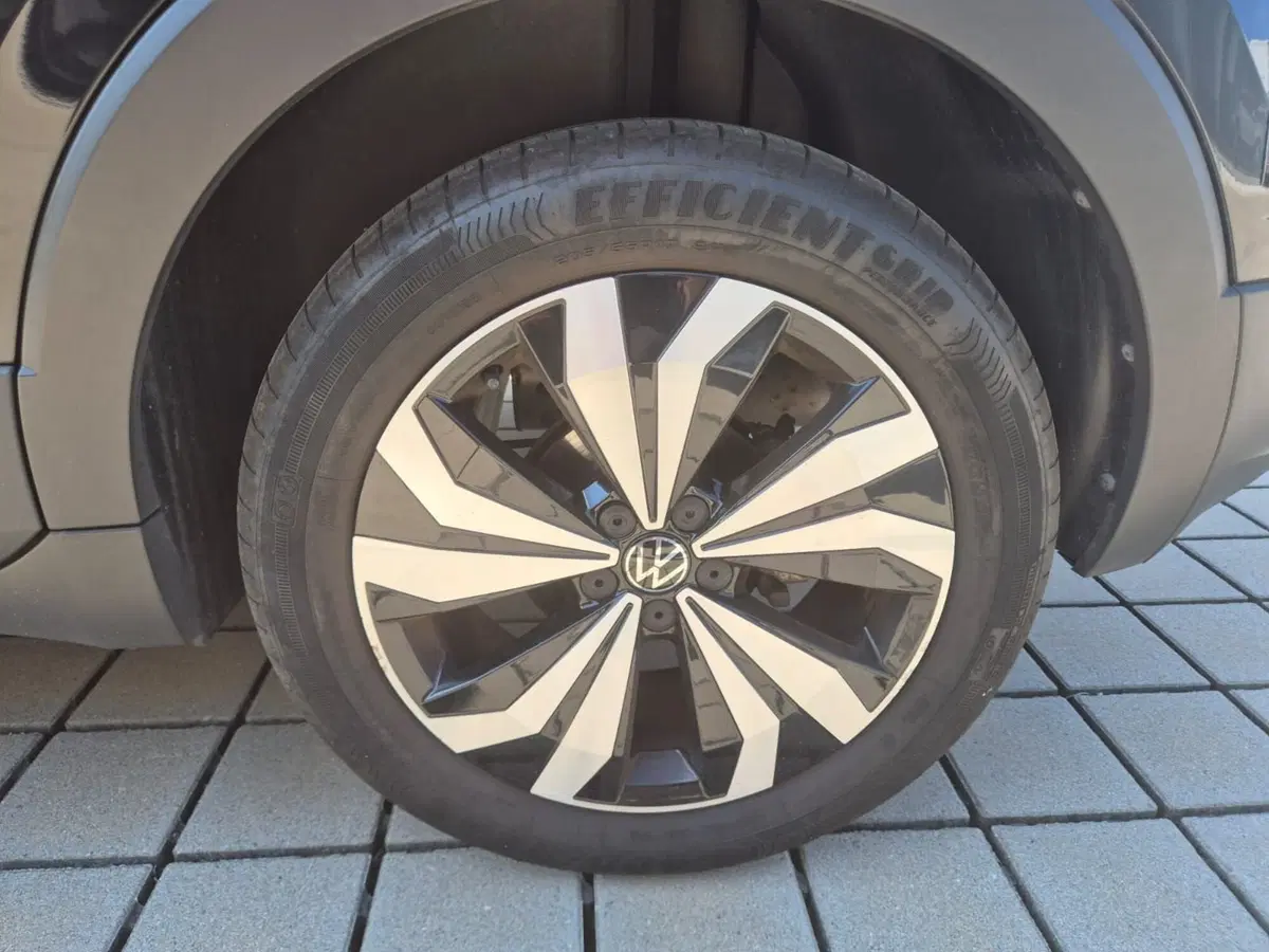 Volkswagen T-Cross usata a Como (8)