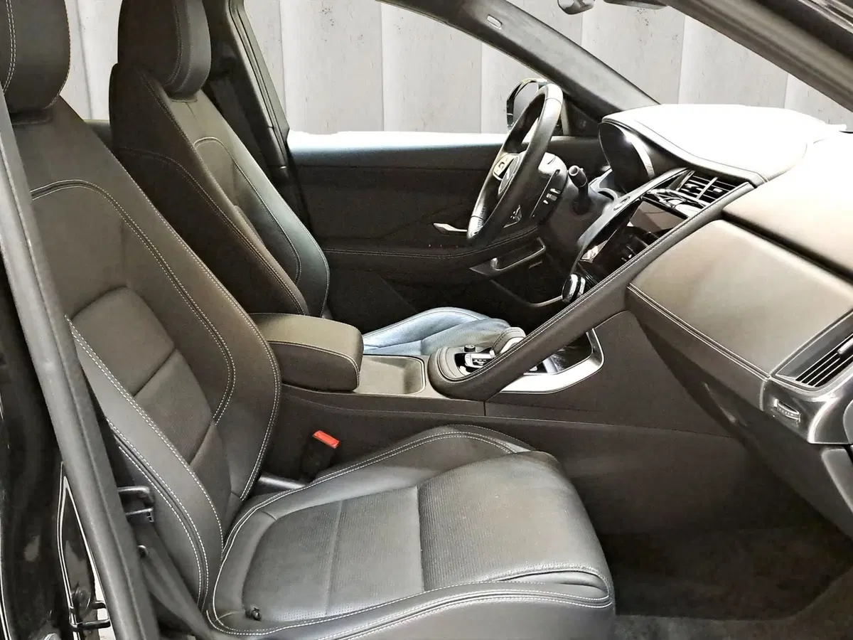 Jaguar E-Pace usata a Milano (3)