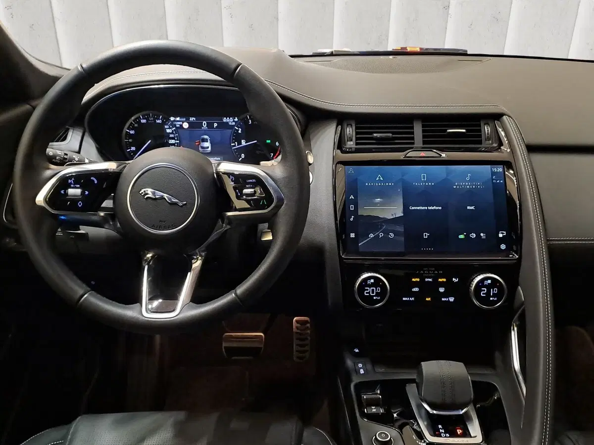 Jaguar E-Pace usata a Milano (4)