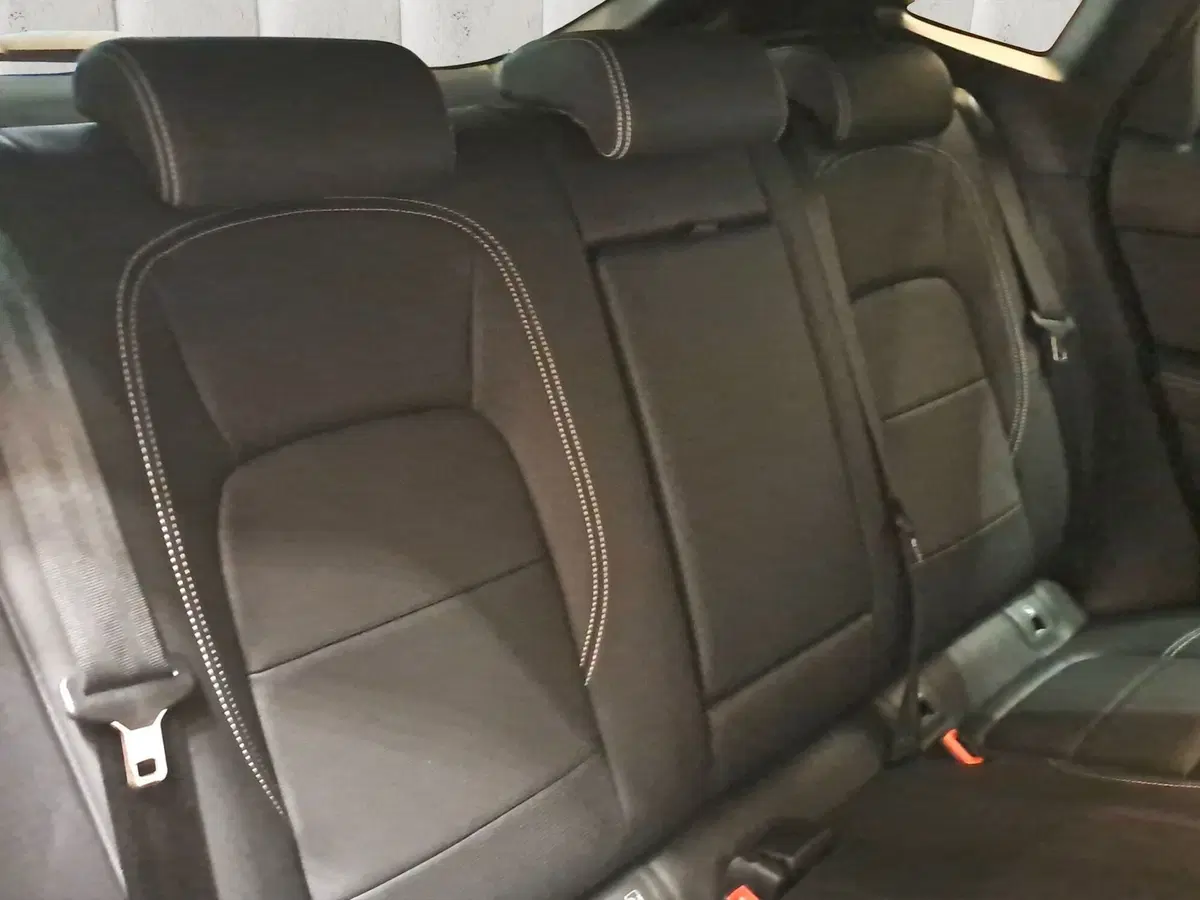 Jaguar E-Pace usata a Milano (5)