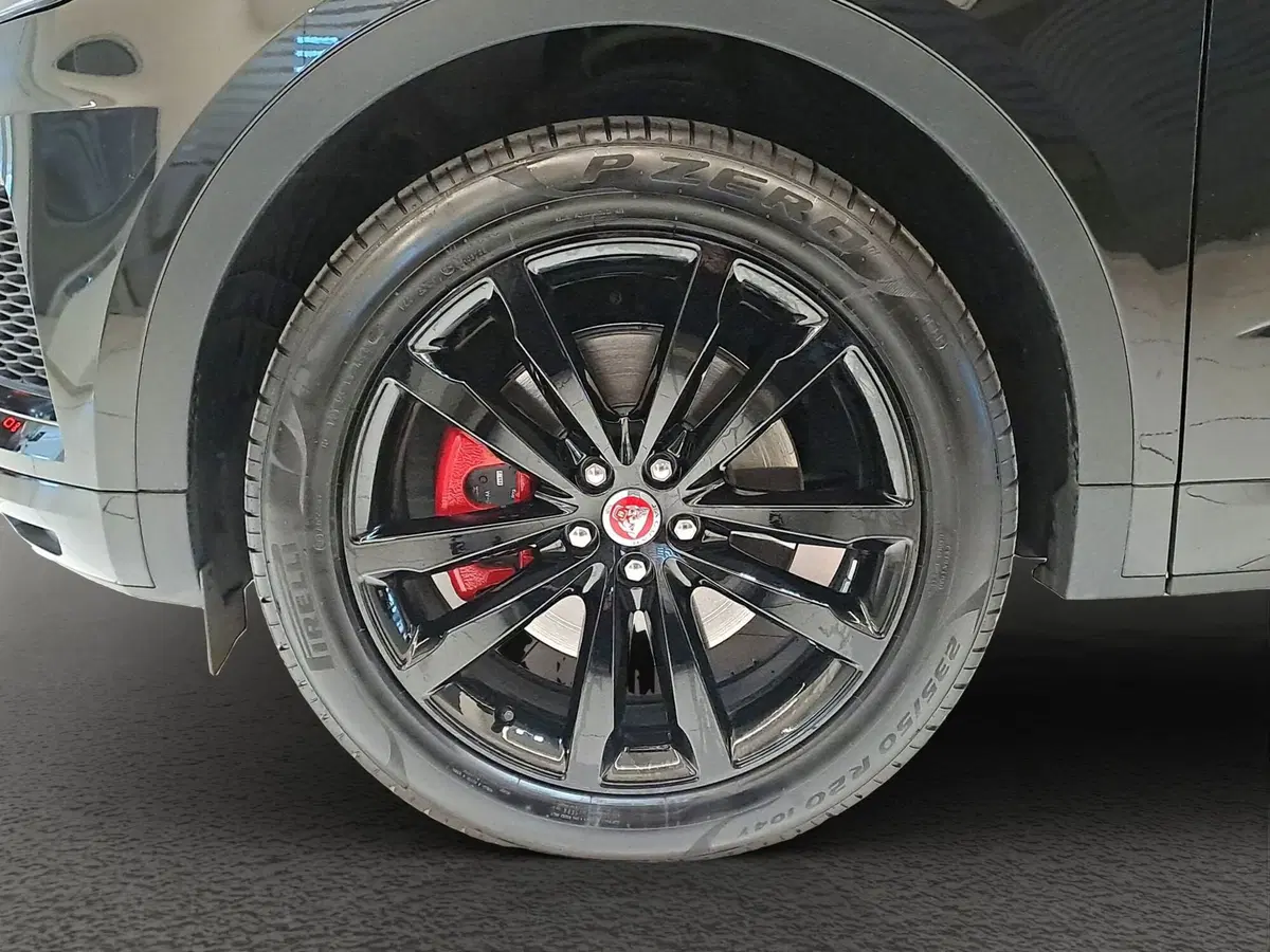 Jaguar E-Pace usata a Milano (9)