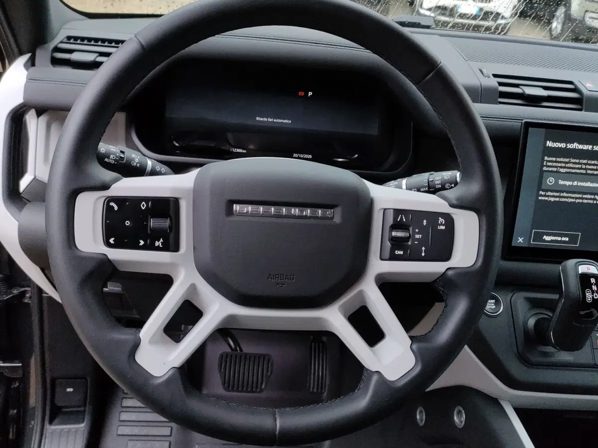 Land Rover Defender usata a Lecco (12)