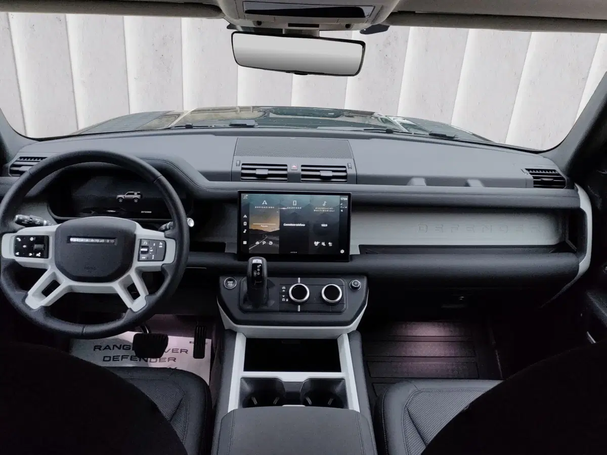 Land Rover Defender usata a Lecco (4)