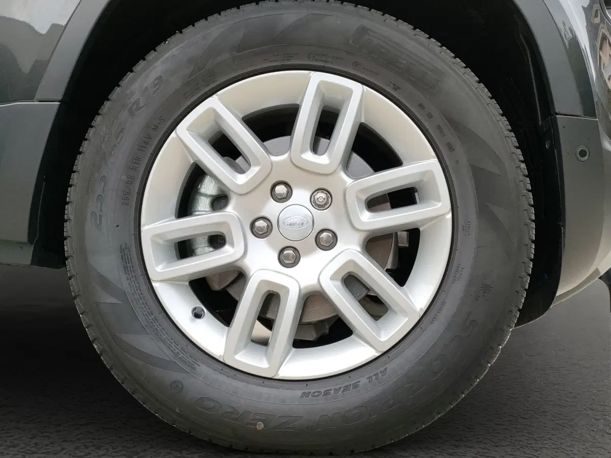 Land Rover Defender usata a Lecco (9)