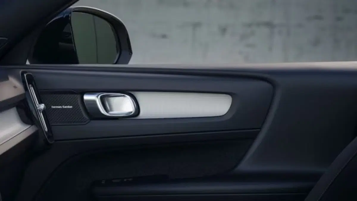 Volvo XC40 nuova a Treviso (14)