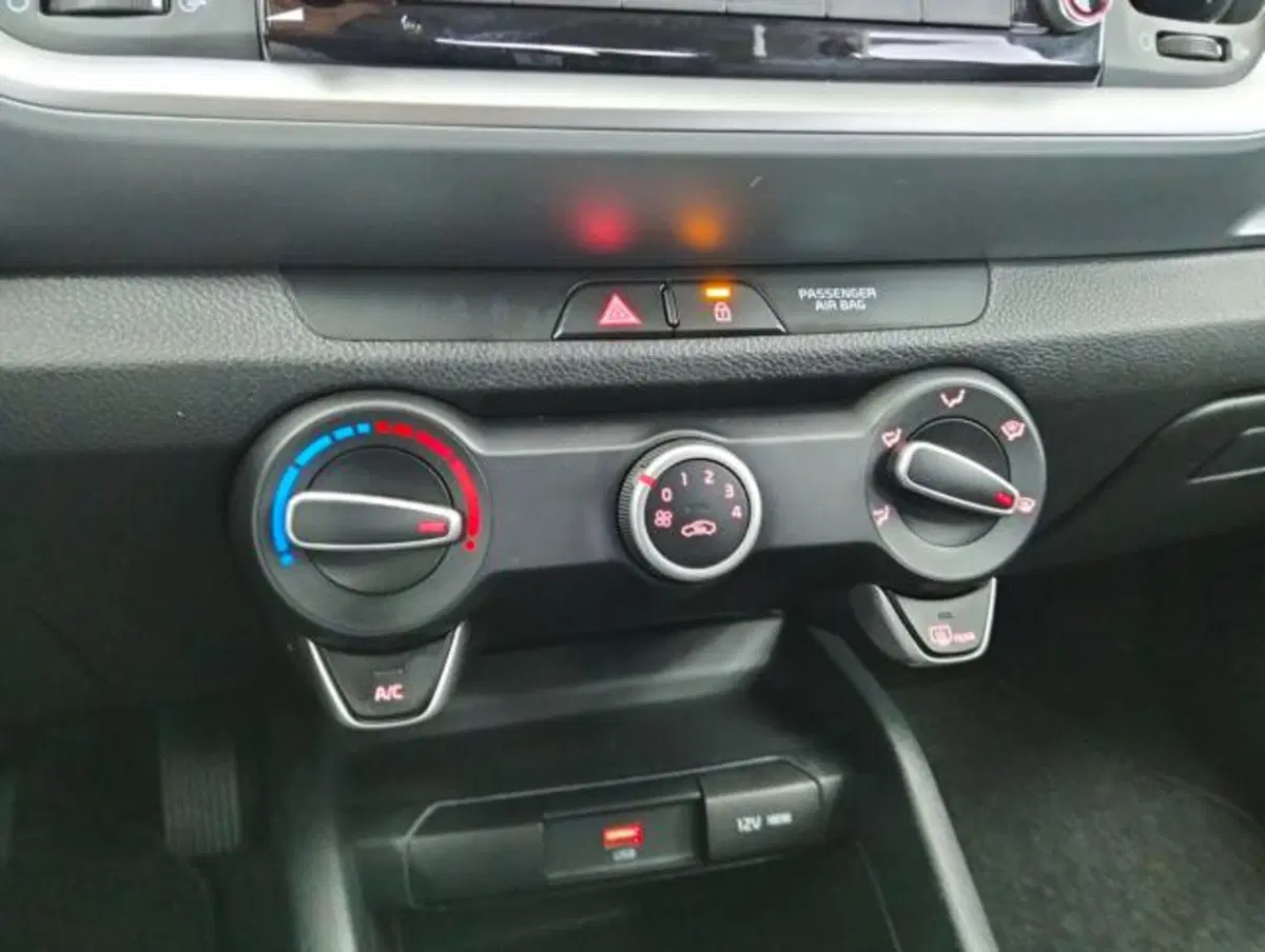Kia Stonic usata a Como (14)