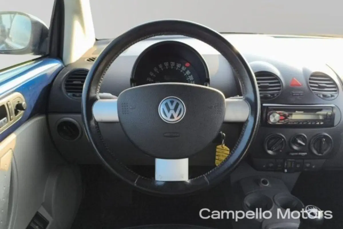 Volkswagen New Beetle Cabrio usata a Venezia (11)