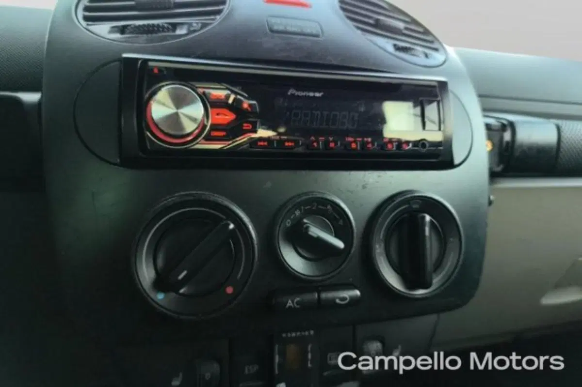 Volkswagen New Beetle Cabrio usata a Venezia (13)