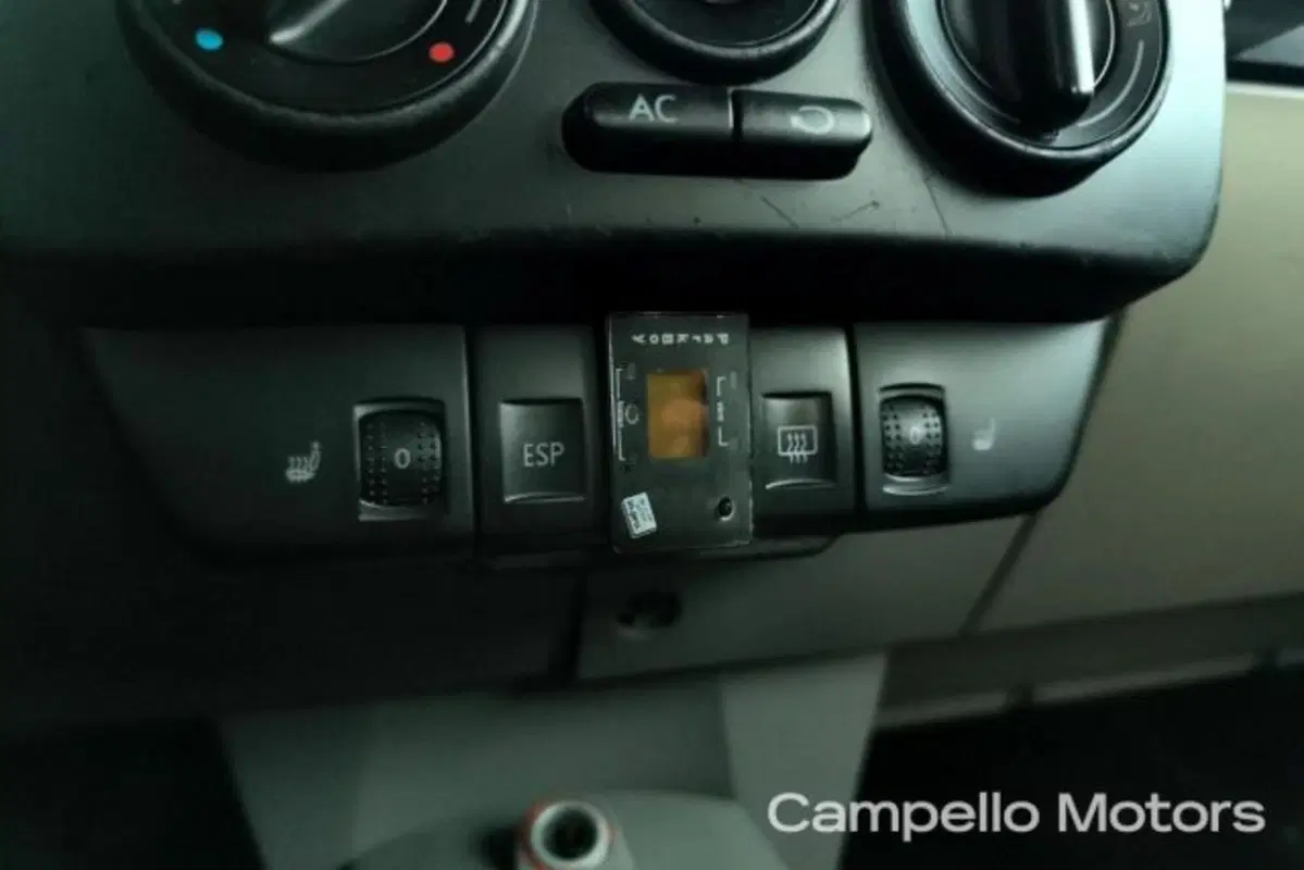 Volkswagen New Beetle Cabrio usata a Venezia (14)