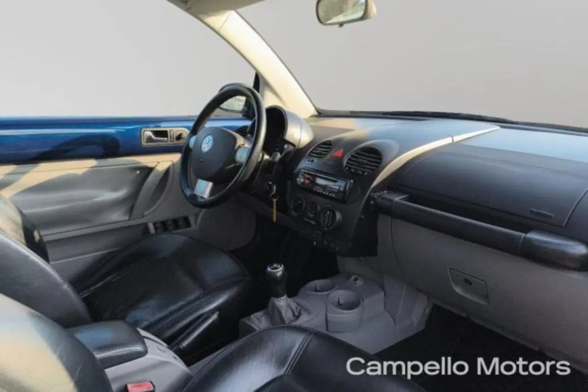 Volkswagen New Beetle Cabrio usata a Venezia (15)
