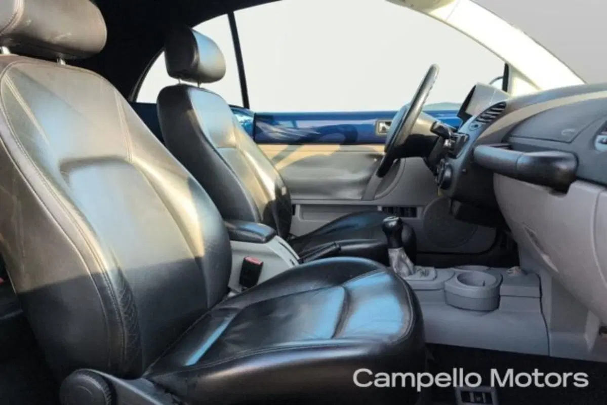 Volkswagen New Beetle Cabrio usata a Venezia (16)