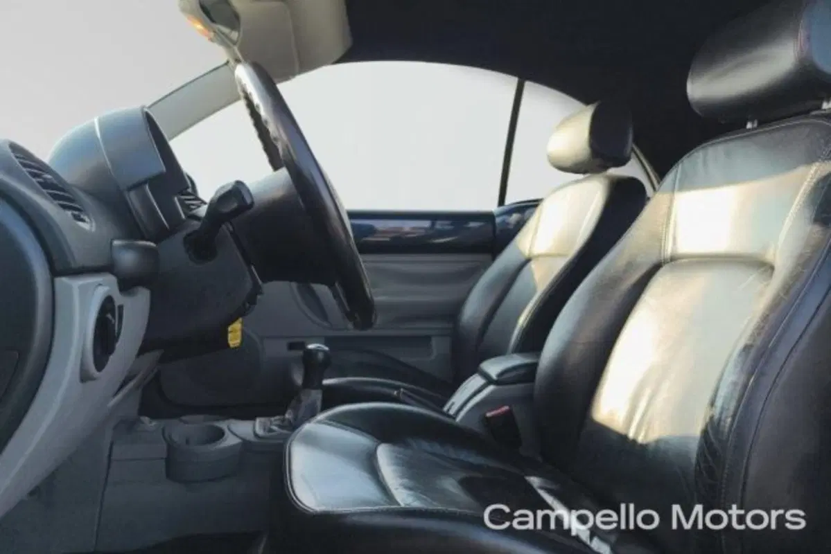 Volkswagen New Beetle Cabrio usata a Venezia (8)