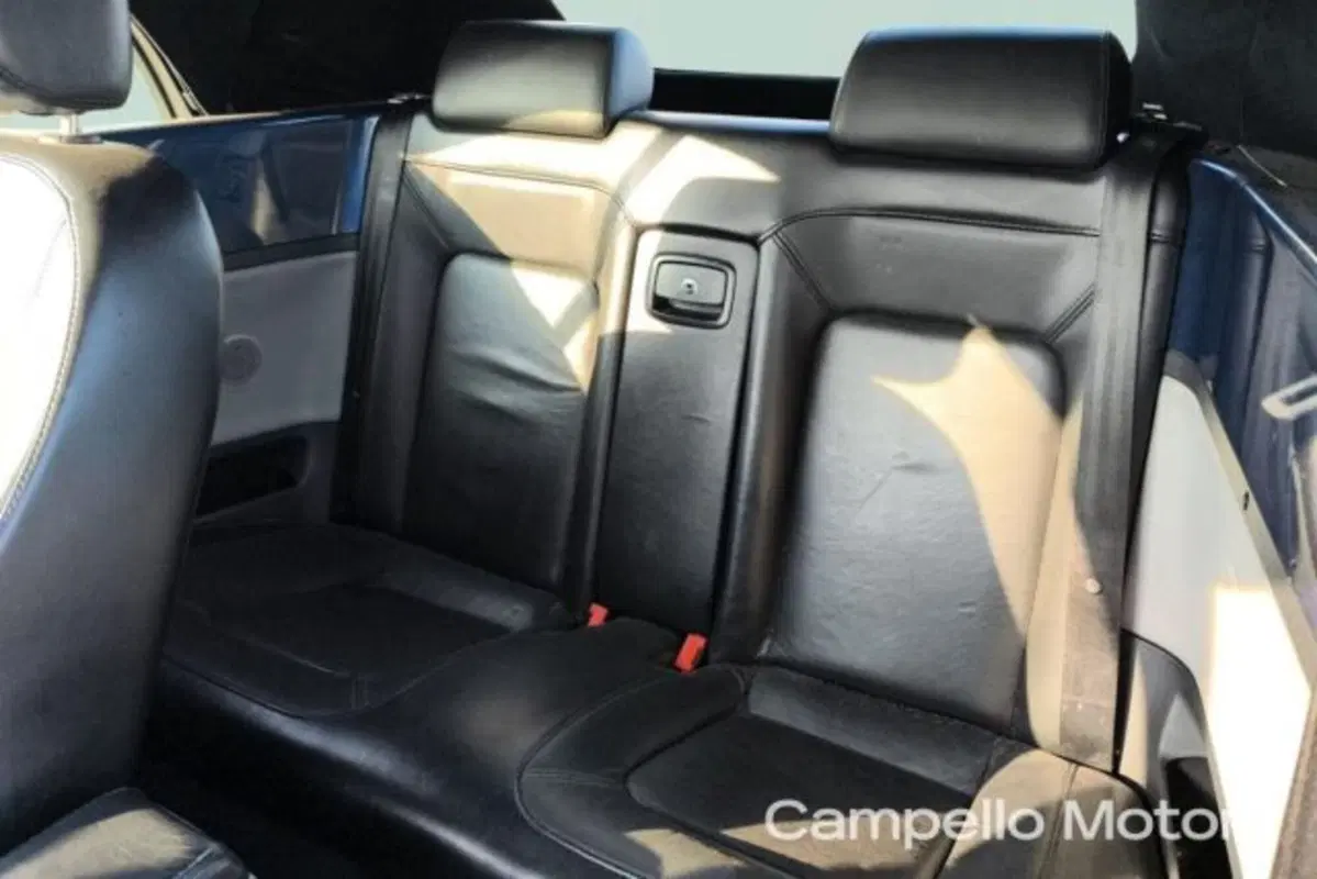 Volkswagen New Beetle Cabrio usata a Venezia (9)