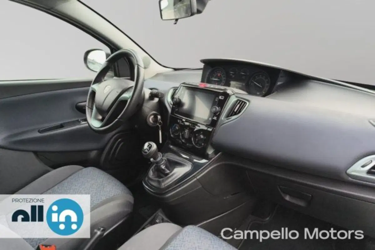Lancia Ypsilon usata a Venezia (13)