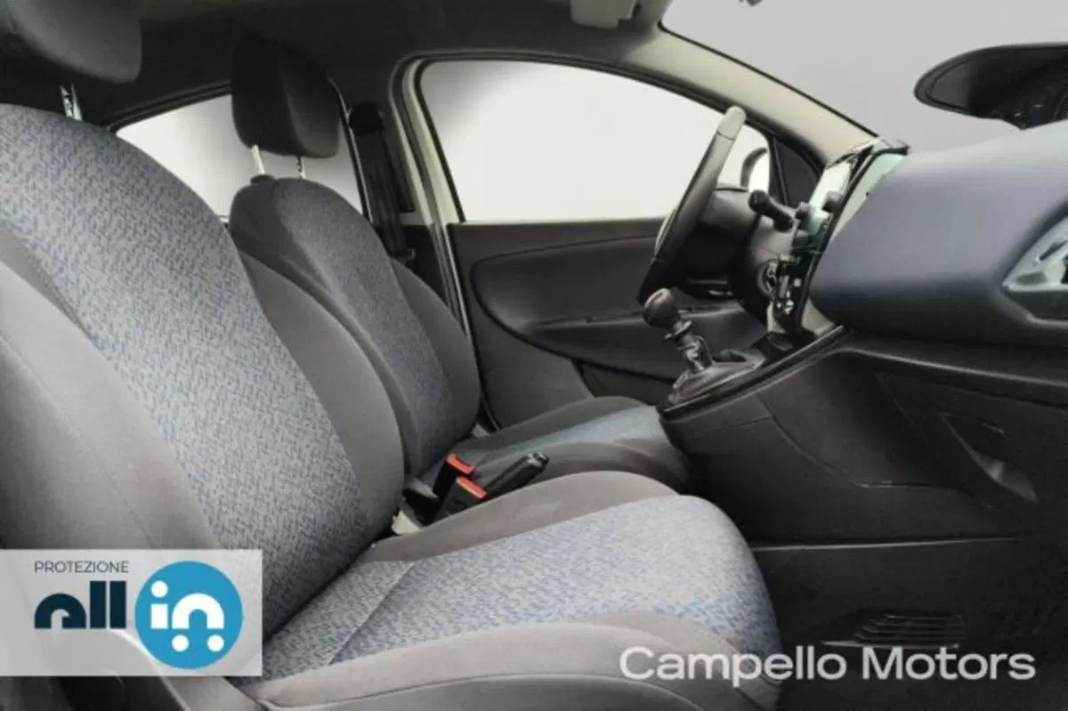 Lancia Ypsilon usata a Venezia (14)