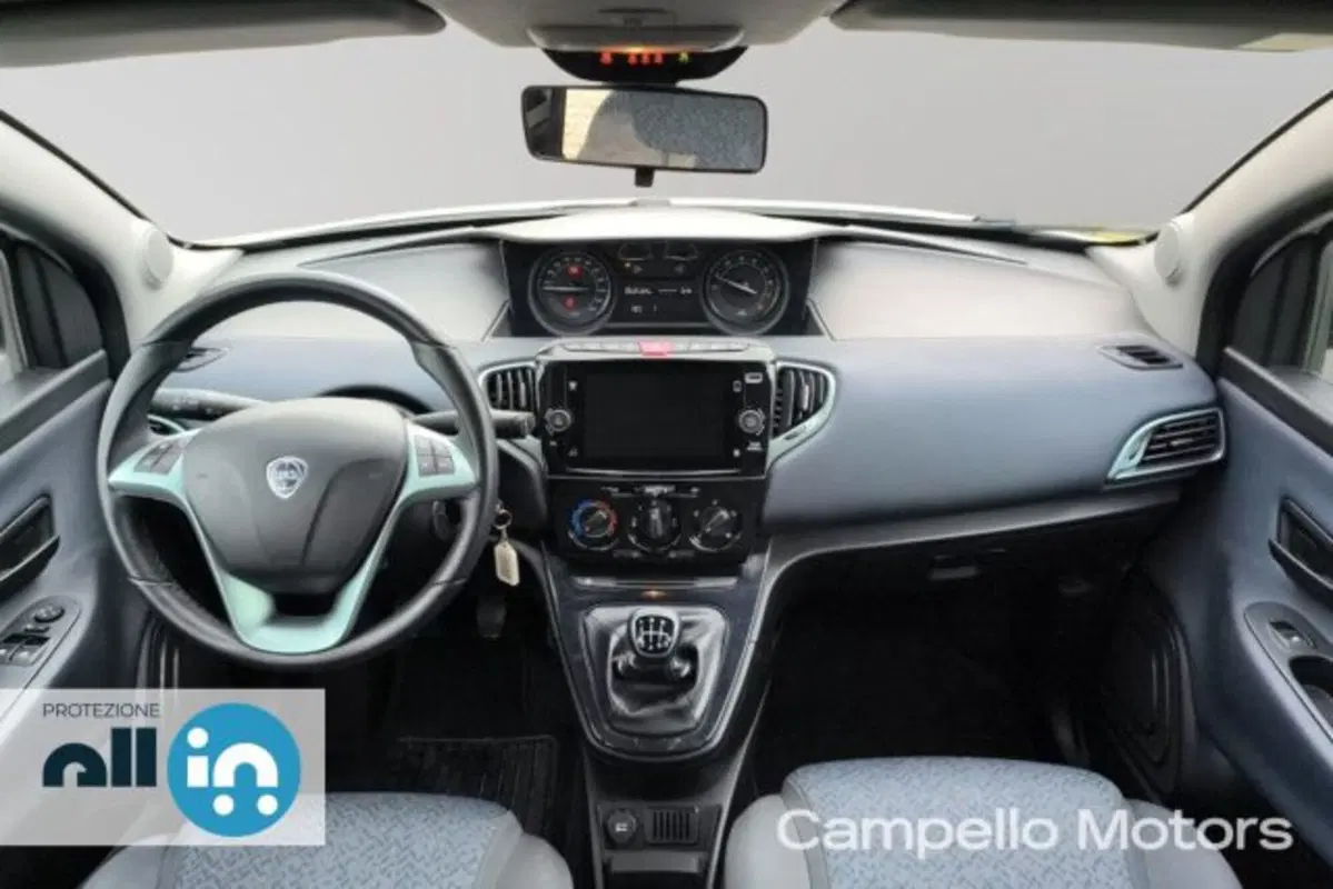 Lancia Ypsilon usata a Venezia (7)