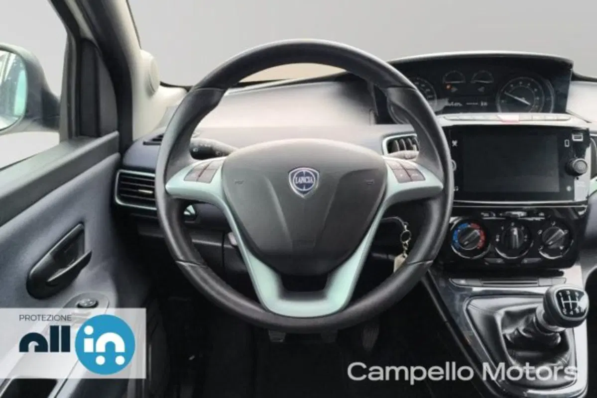 Lancia Ypsilon usata a Venezia (8)