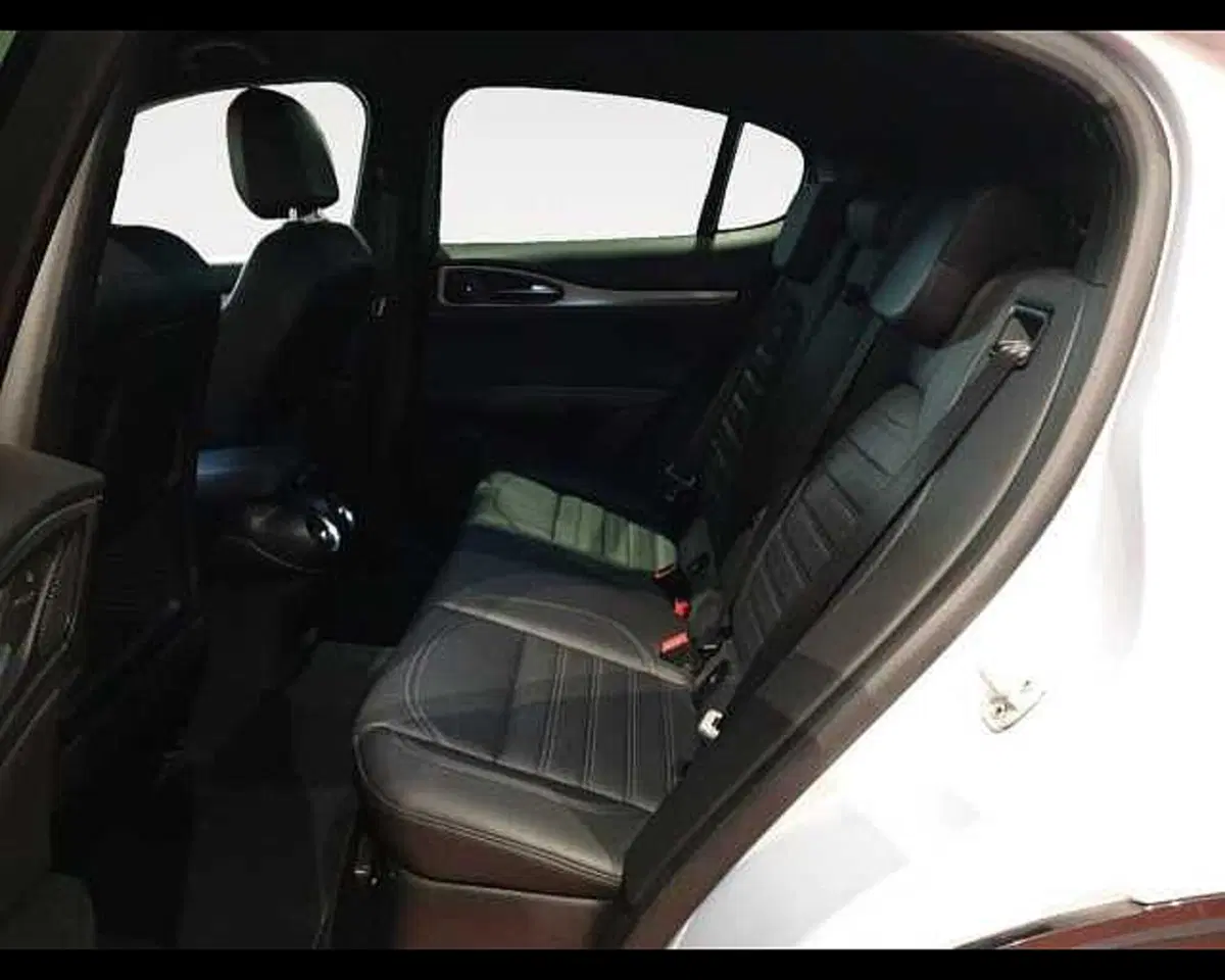 Alfa Romeo Stelvio usata a Cuneo (10)