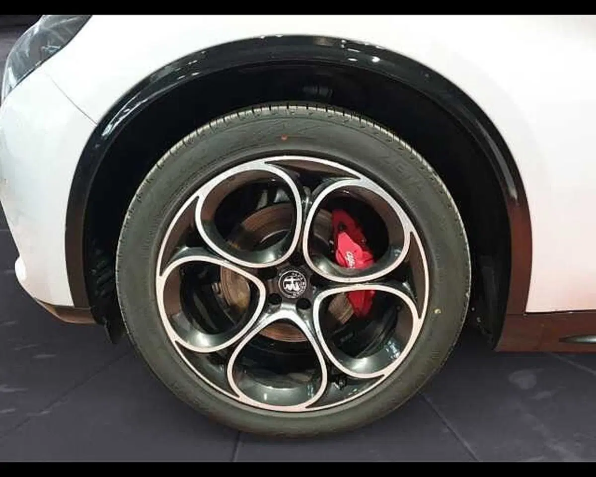 Alfa Romeo Stelvio usata a Cuneo (11)