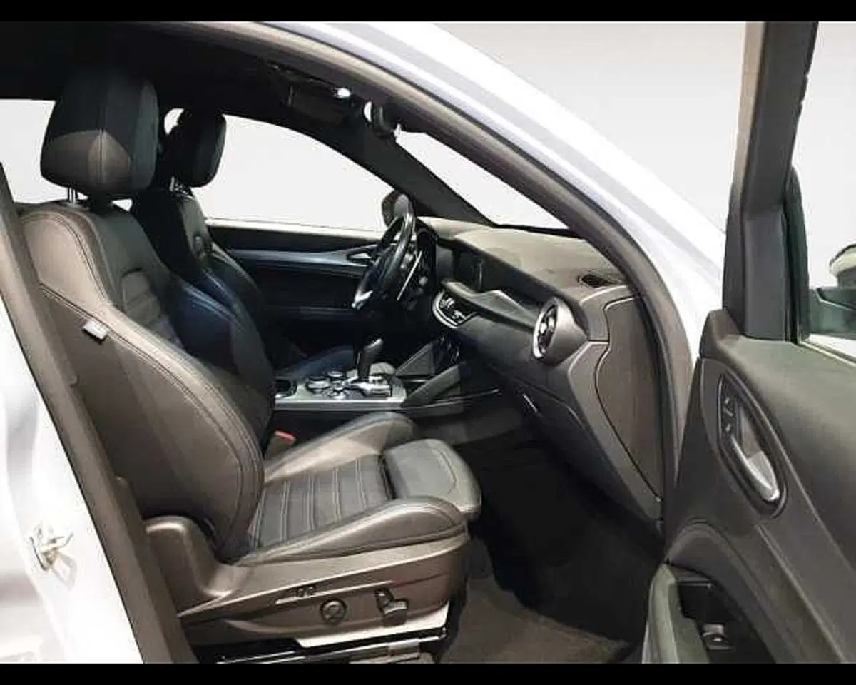 Alfa Romeo Stelvio usata a Cuneo (18)