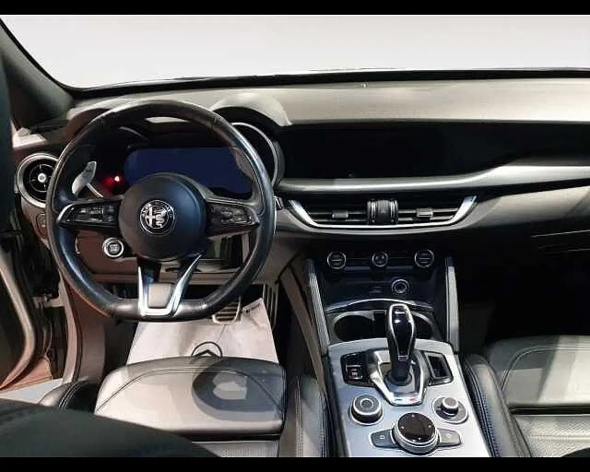 Alfa Romeo Stelvio usata a Cuneo (8)