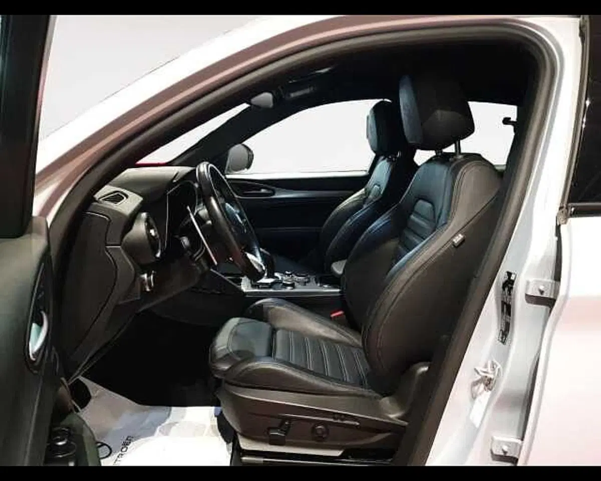 Alfa Romeo Stelvio usata a Cuneo (9)