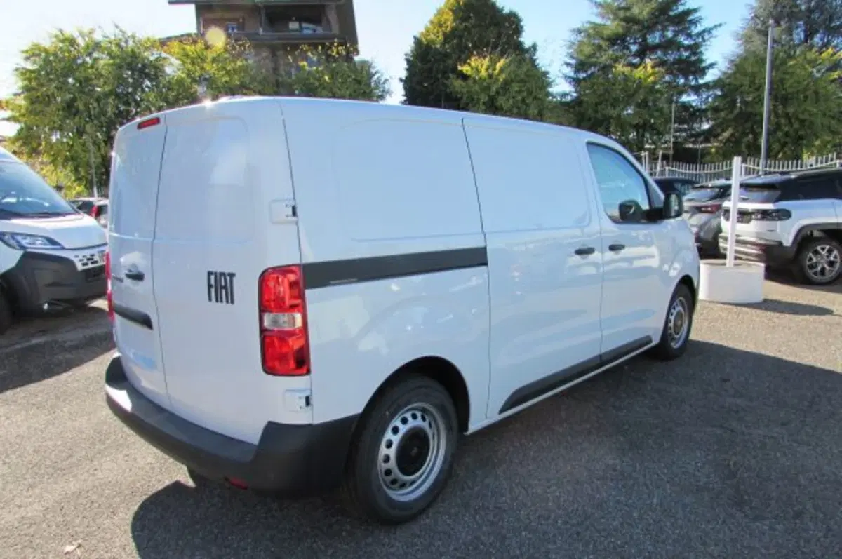 Fiat Scudo Furgone nuova a Milano (4)