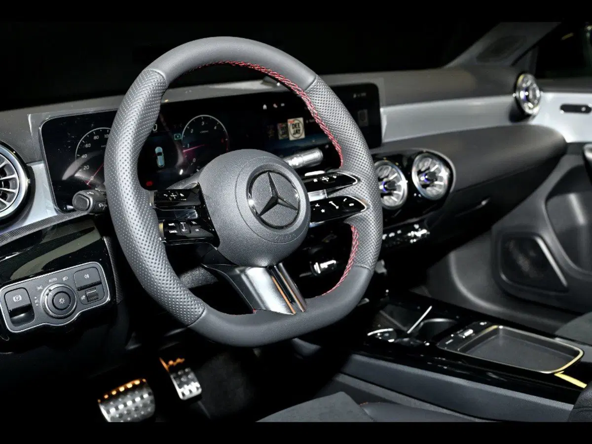Mercedes-Benz Classe A nuova a Ancona (16)