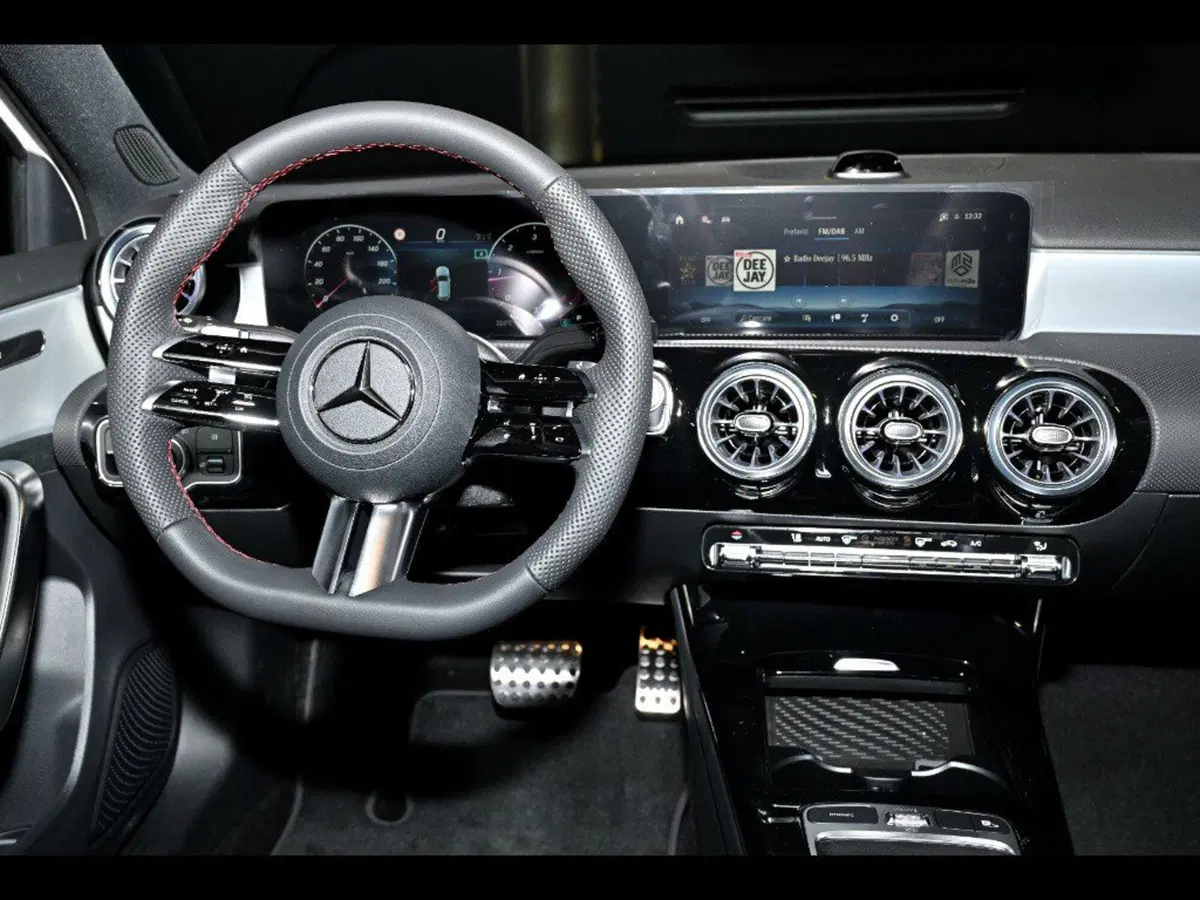 Mercedes-Benz Classe A nuova a Ancona (18)