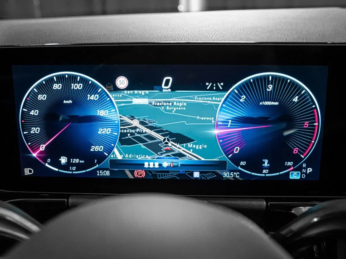 Mercedes-Benz GLA SUV nuova a Rimini (16)