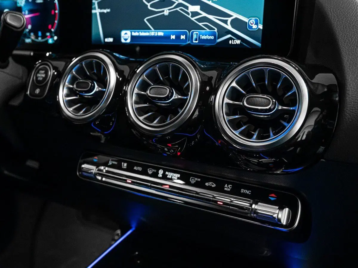 Mercedes-Benz GLA SUV nuova a Rimini (20)