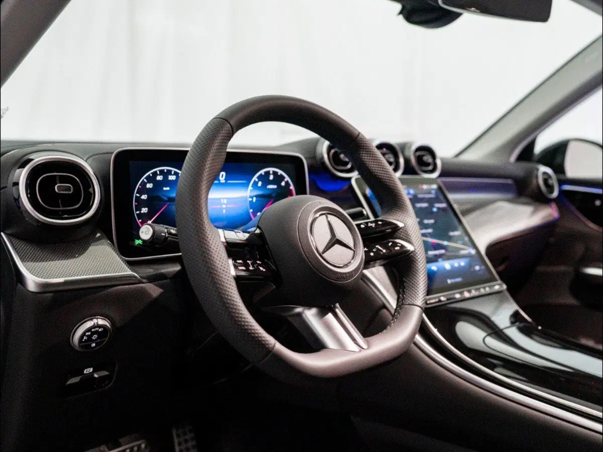 Mercedes-Benz GLC SUV nuova a Rimini (16)