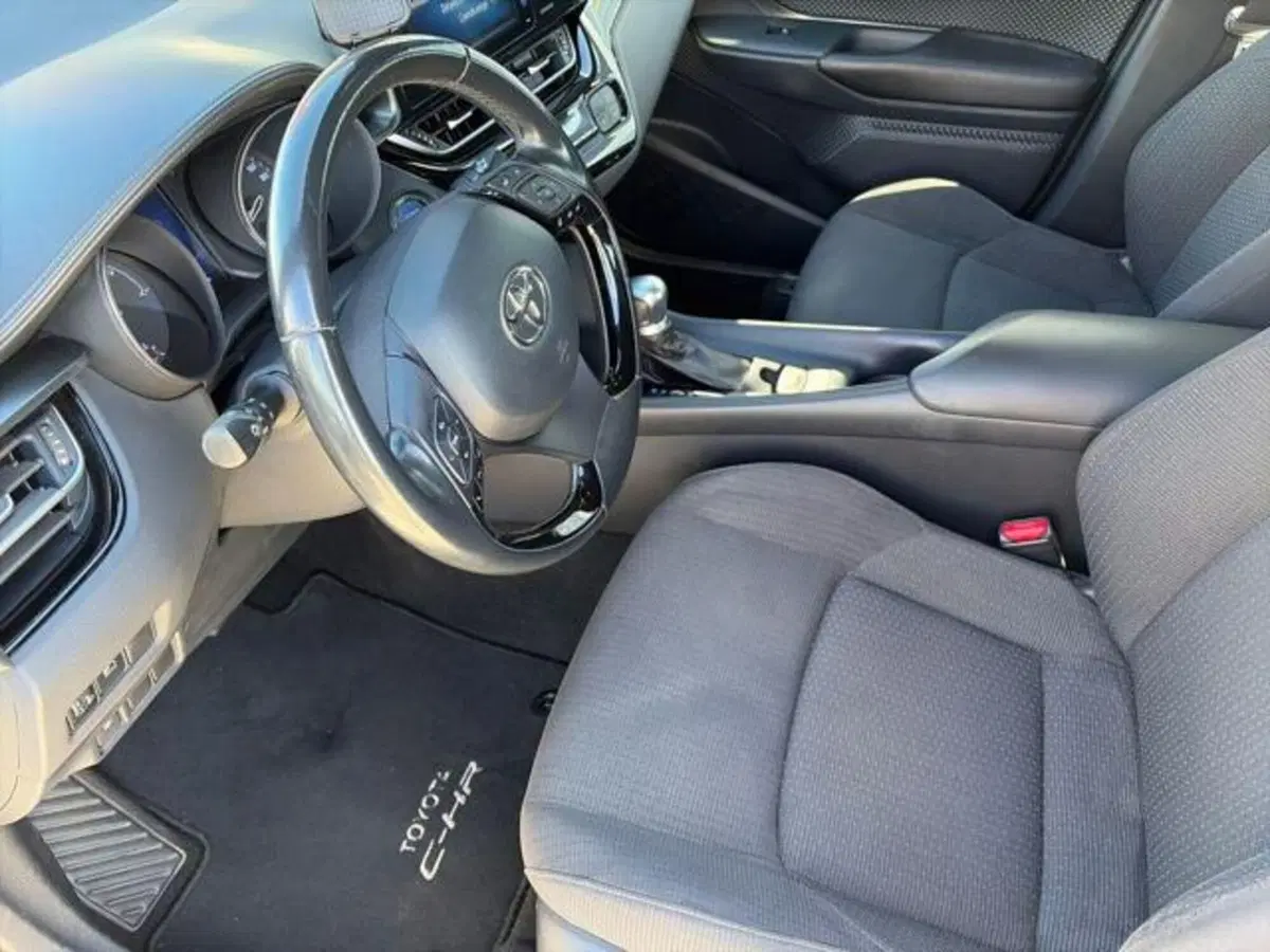 Toyota Toyota C-HR usata a Sassari (6)