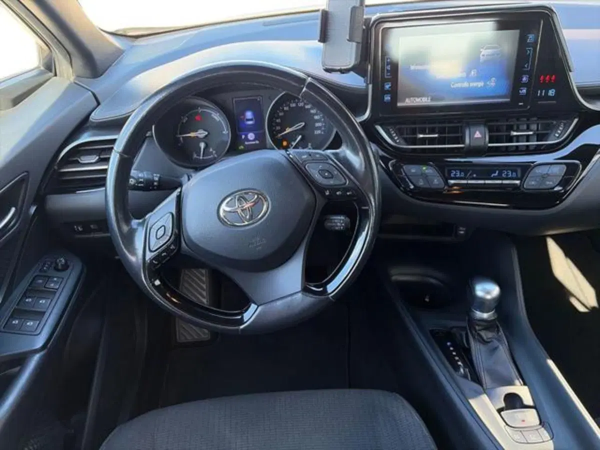 Toyota Toyota C-HR usata a Sassari (7)