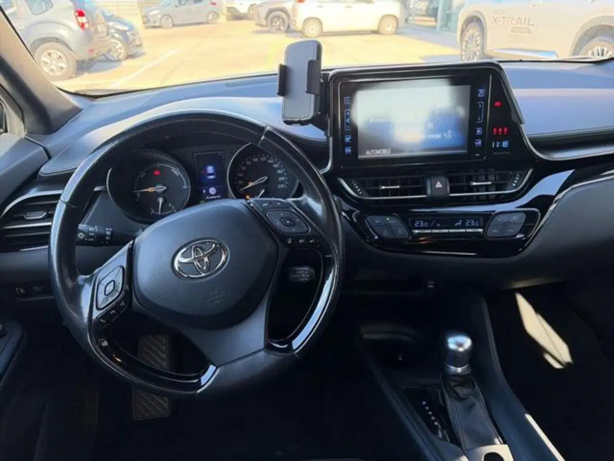 Toyota Toyota C-HR usata a Sassari (8)