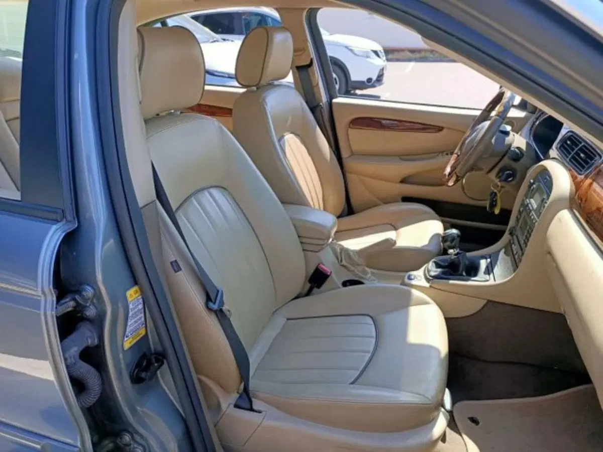 Jaguar X-Type usata a Firenze (12)