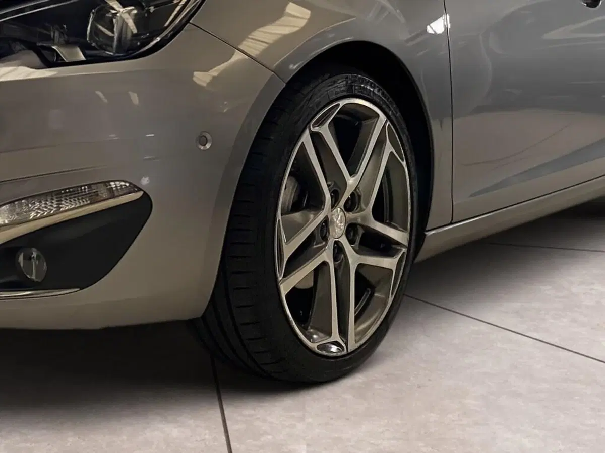 Peugeot 508 SW usata a Torino (15)