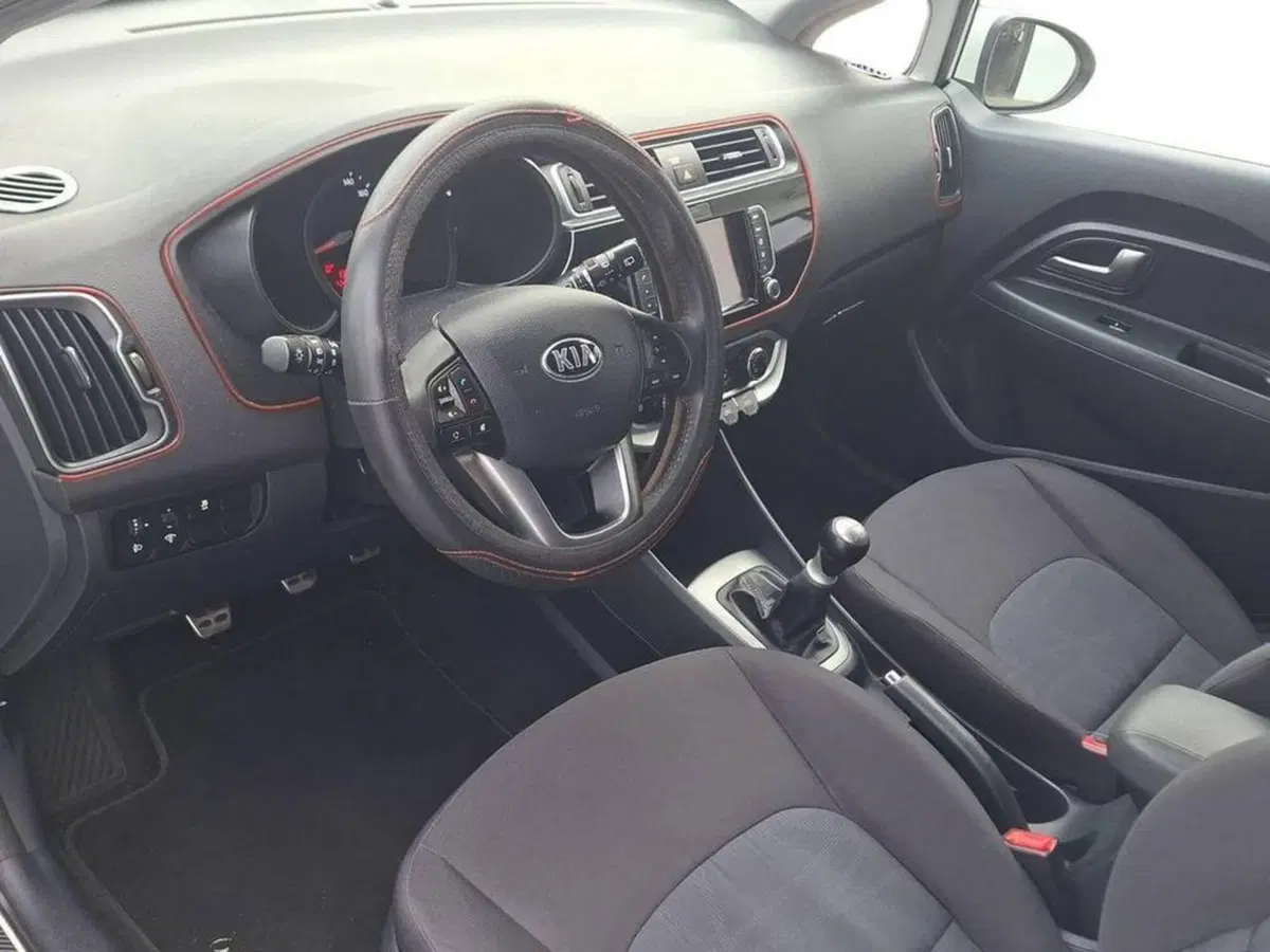 Kia Rio usata a Torino (10)