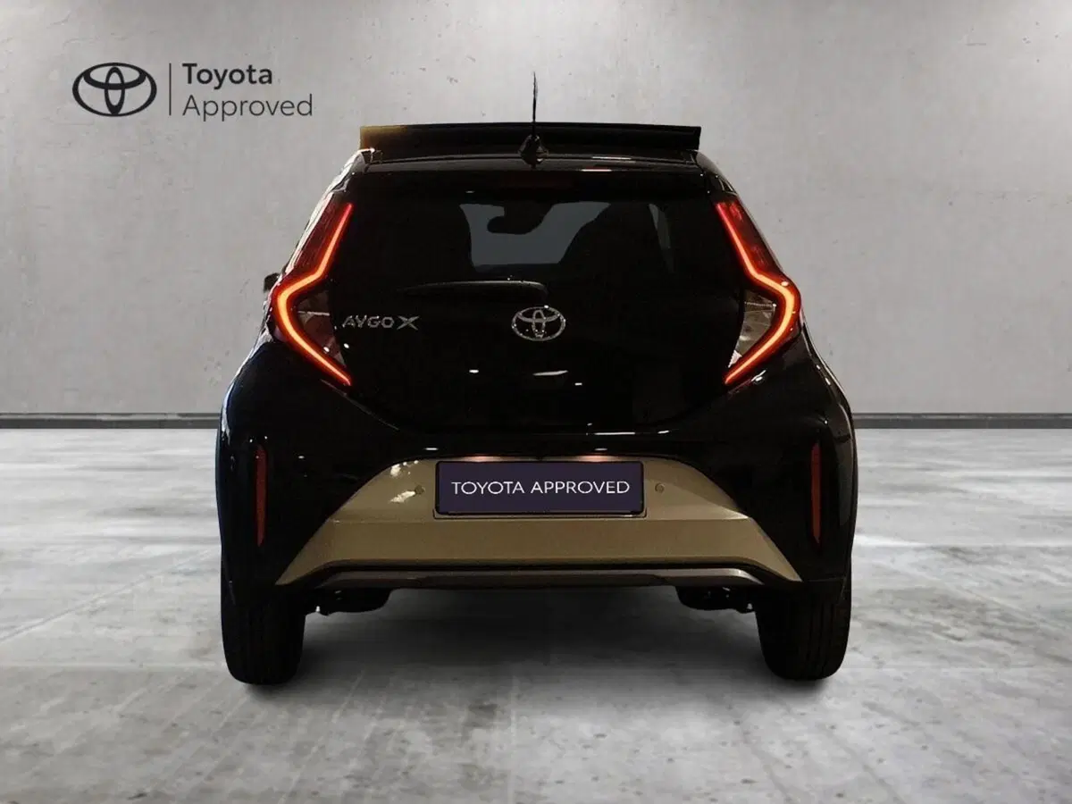 Toyota Aygo X usata a Genova (12)