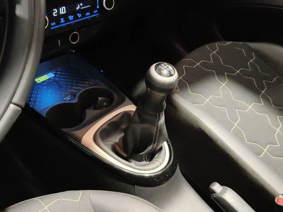 Toyota Aygo X usata a Genova (19)