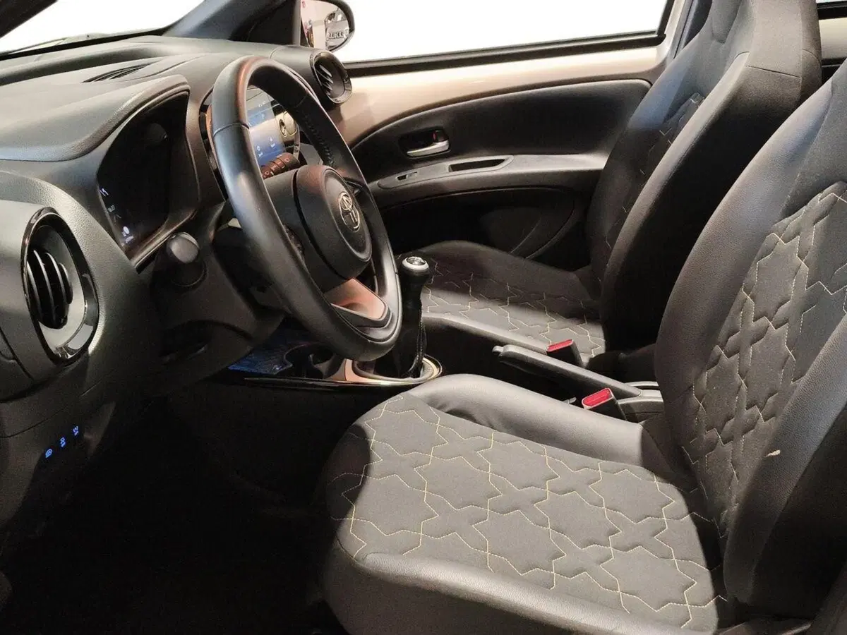 Toyota Aygo X usata a Genova (20)