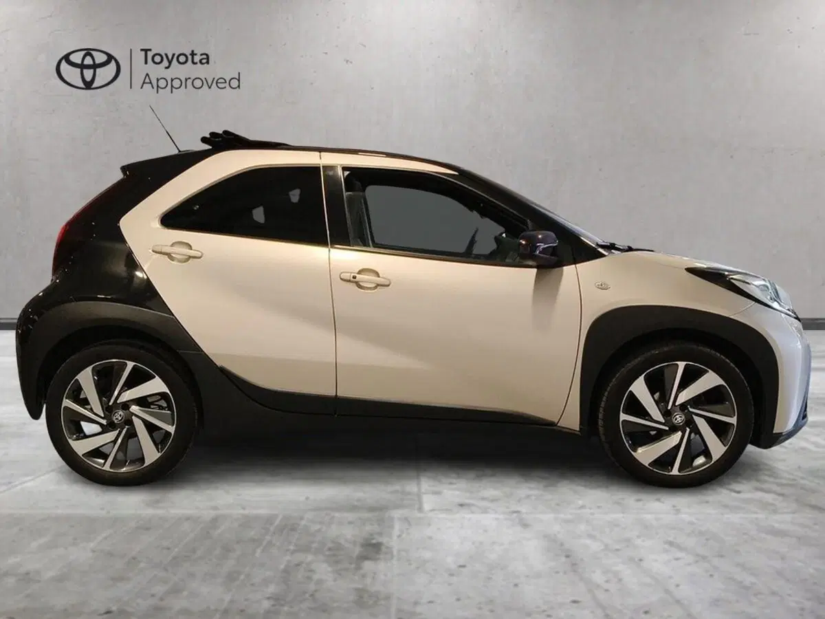 Toyota Aygo X usata a Genova (4)