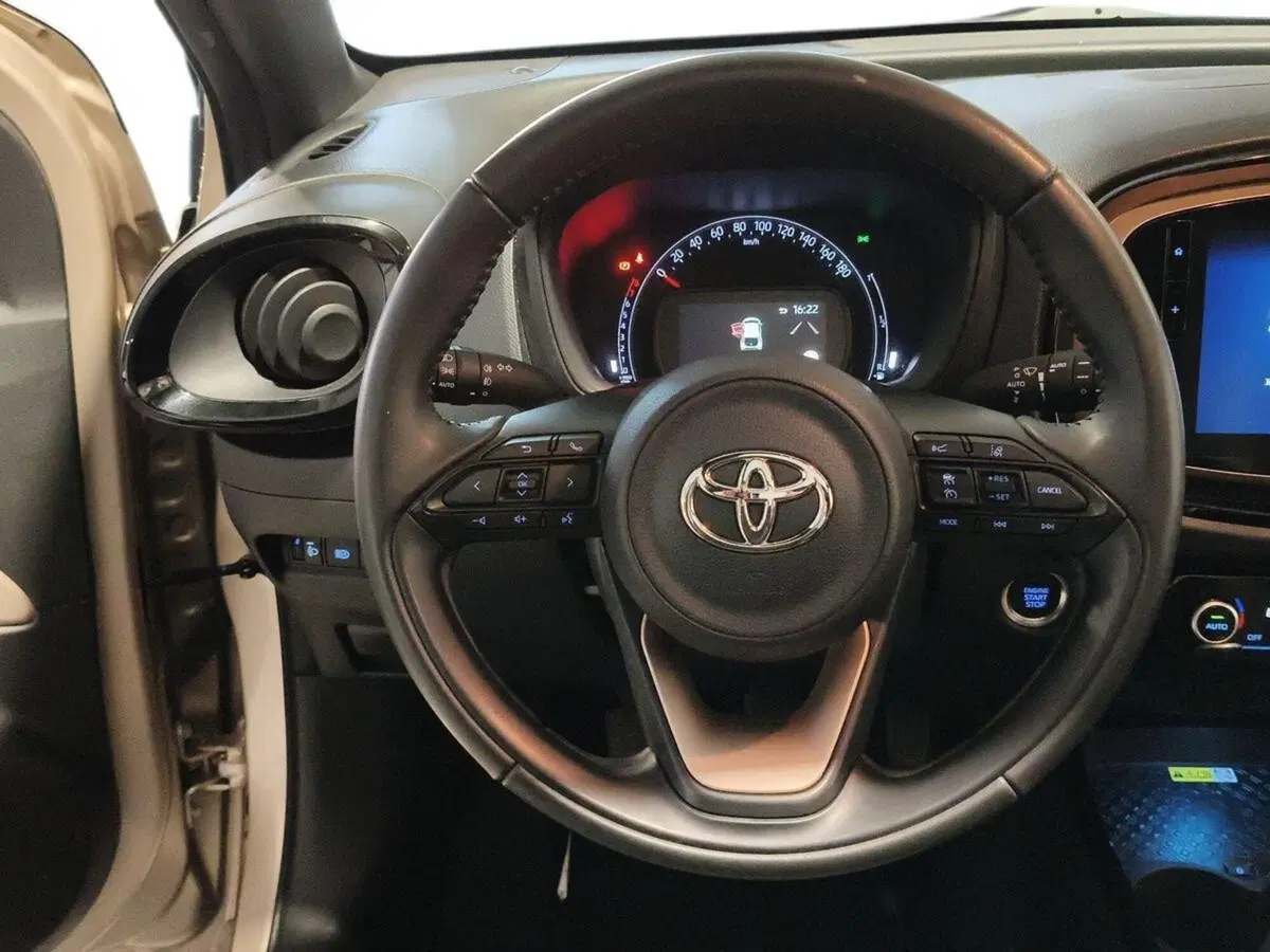 Toyota Aygo X usata a Genova (8)