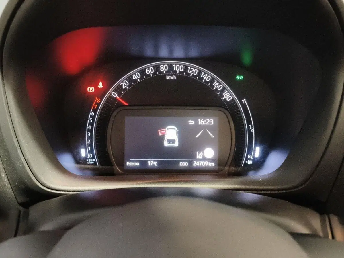 Toyota Aygo X usata a Genova (9)
