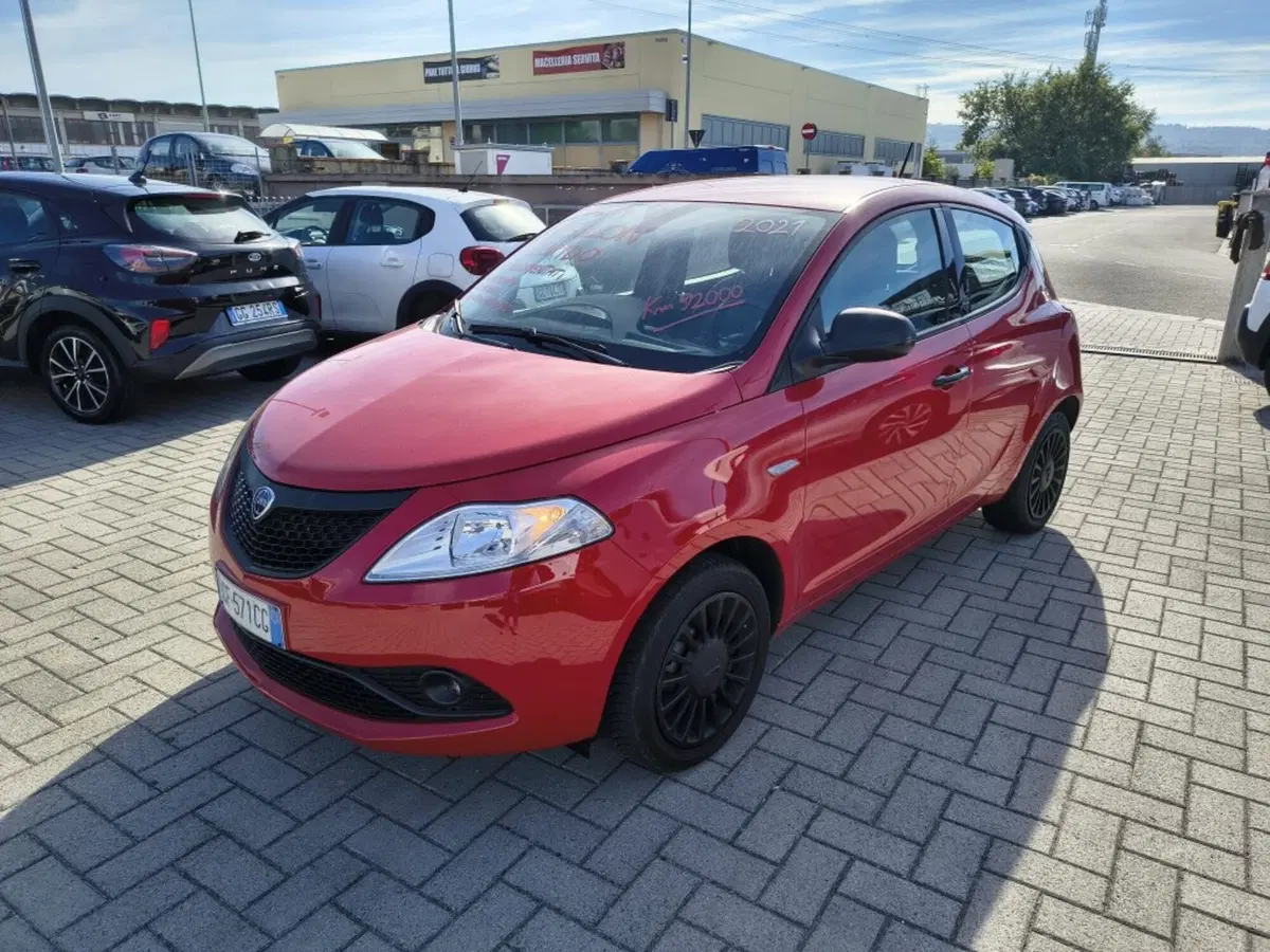 Lancia Ypsilon usata a Firenze
