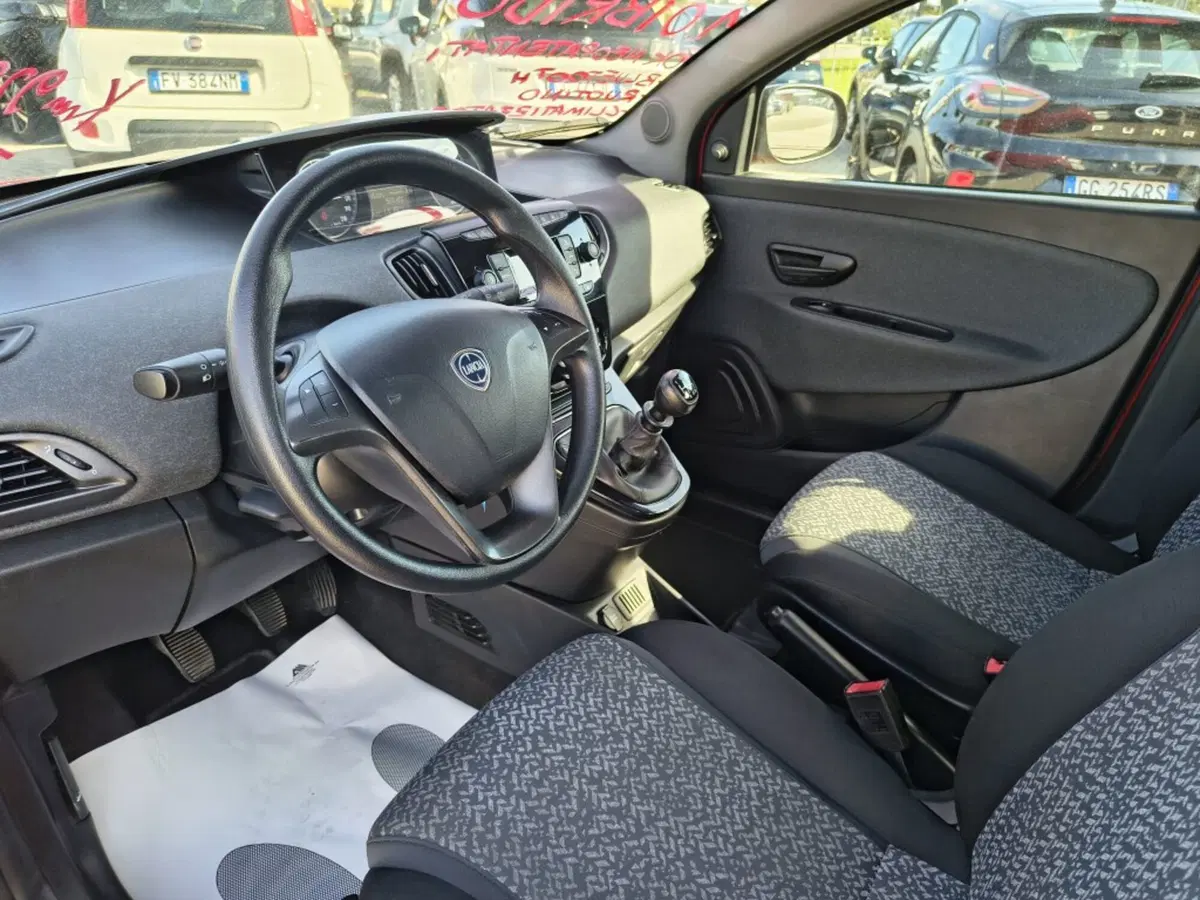 Lancia Ypsilon usata a Firenze (10)