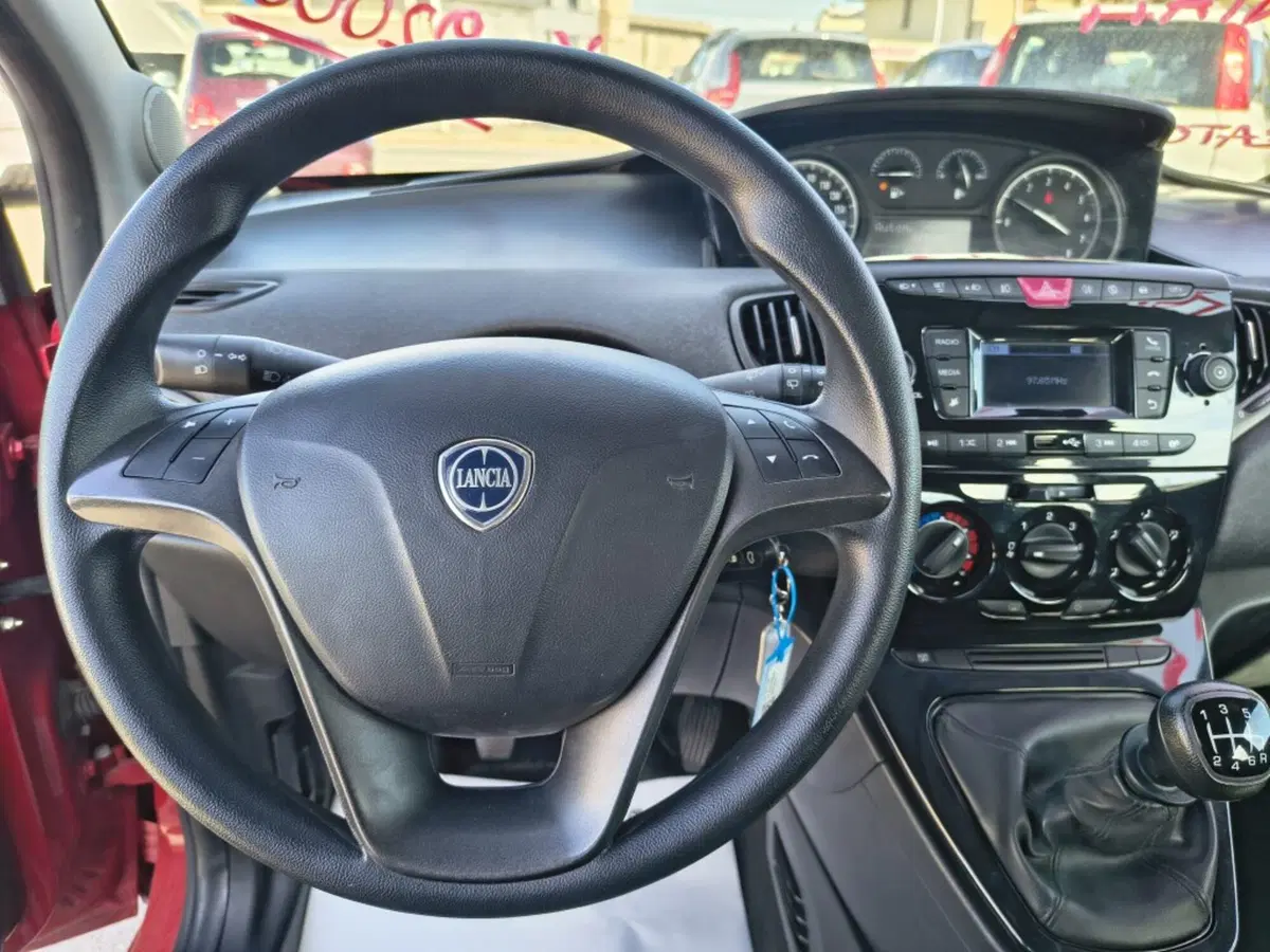 Lancia Ypsilon usata a Firenze (11)