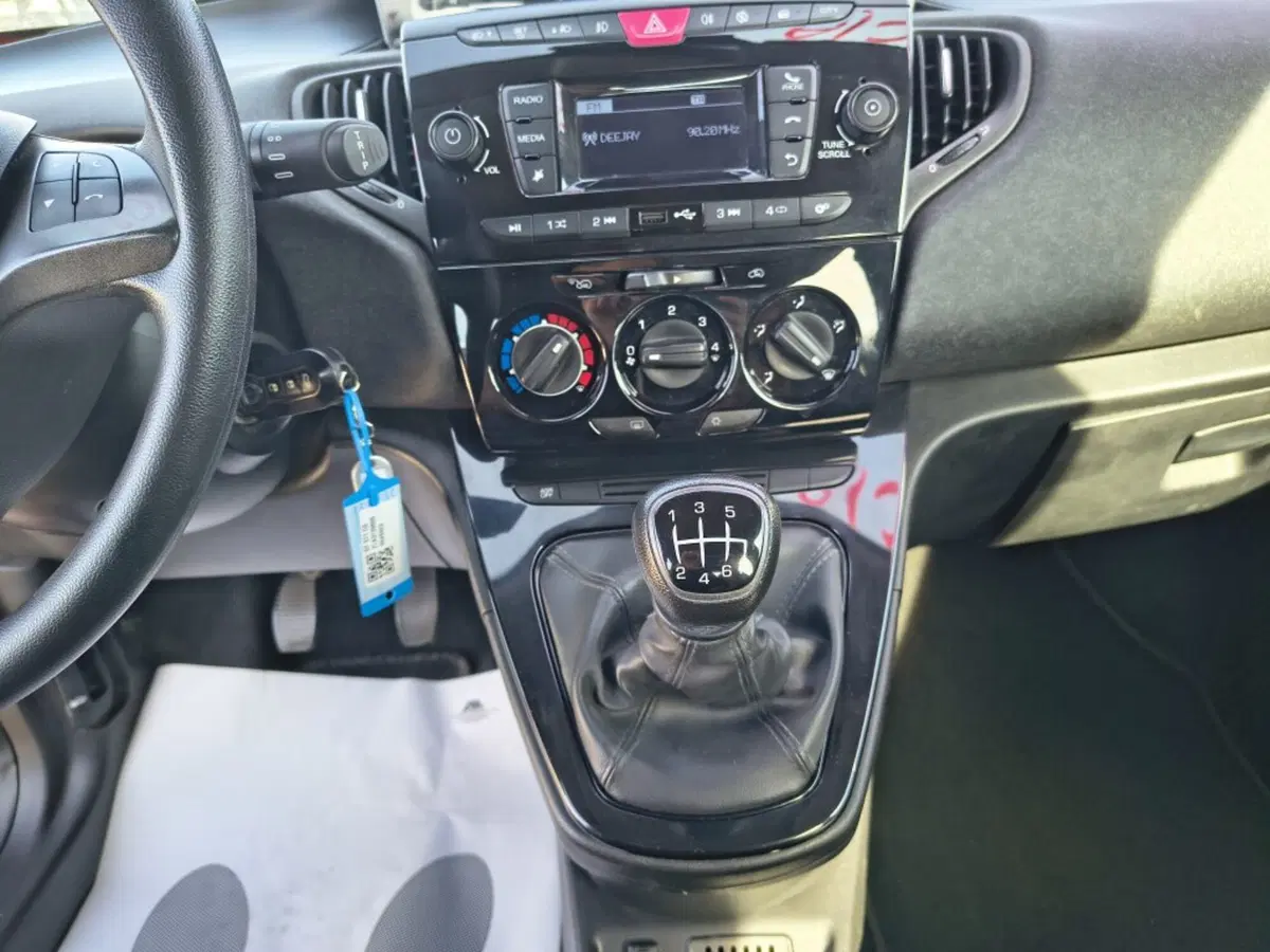 Lancia Ypsilon usata a Firenze (14)