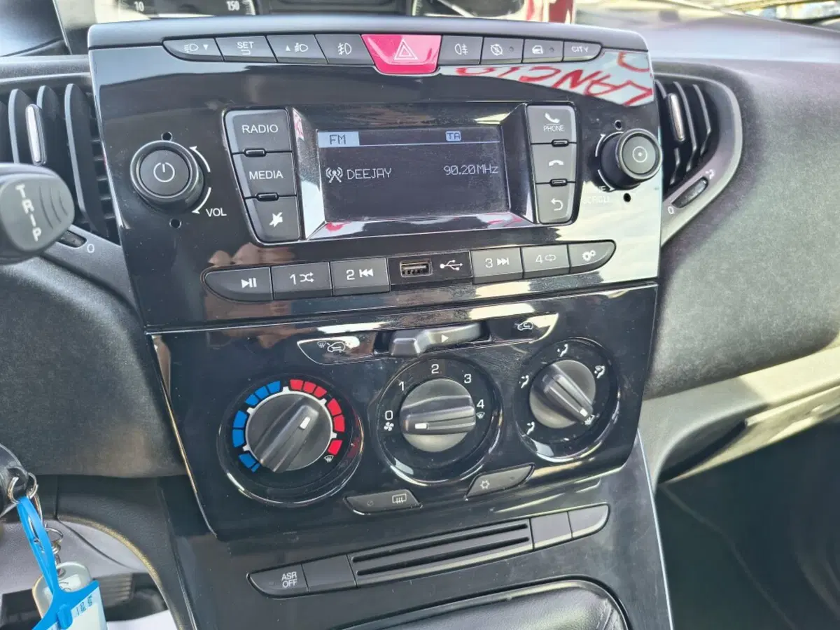 Lancia Ypsilon usata a Firenze (15)