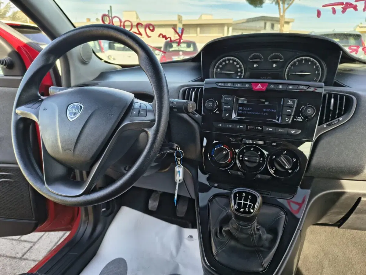 Lancia Ypsilon usata a Firenze (17)